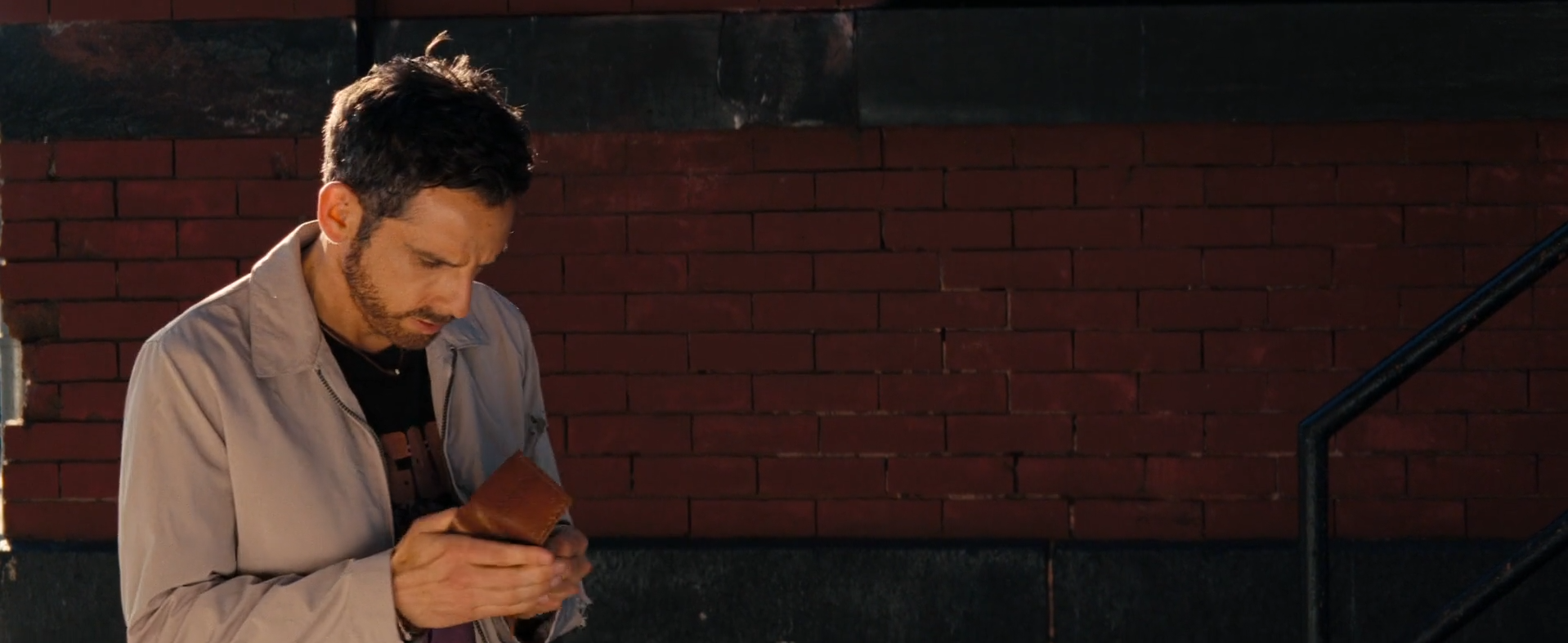 walter-mitty-negative-25-wallet-scene
