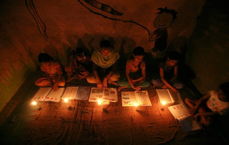 පැය මිලියන ගණනක් පැවැති ලොව විදුලිය බිඳ වැටීම්